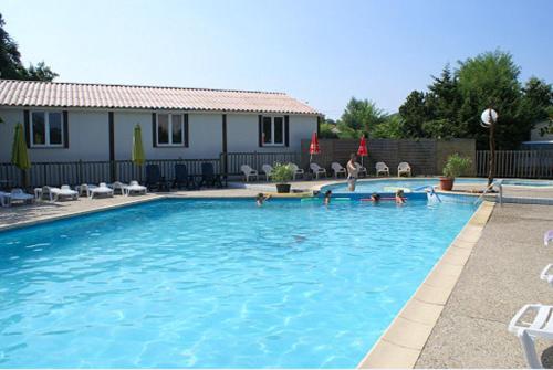 Camping International : Guest accommodation near Rochecolombe