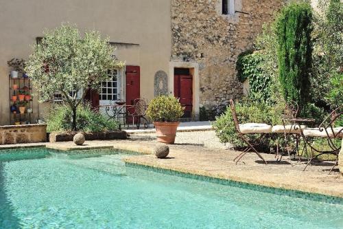 Le petit Figuier : Bed and Breakfast near Charleval