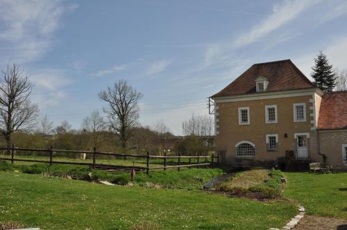 Moulin de morance : Bed and Breakfast near Le Grand-Lucé