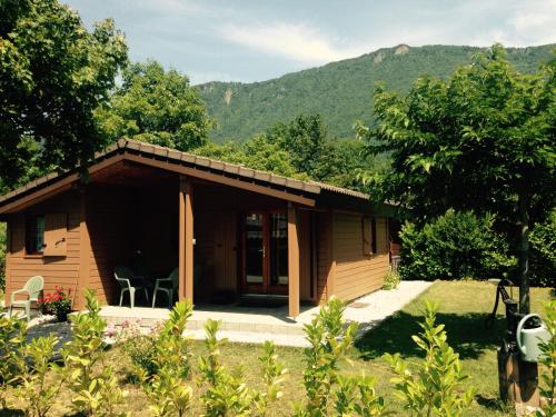 Annecy Lakeside Cabin : Guest accommodation near La Chapelle-Saint-Maurice