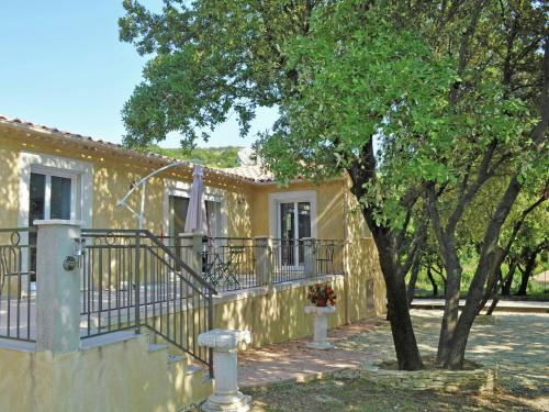 Maison De Vacances - Lédenon : Guest accommodation near Saint-Bonnet-du-Gard