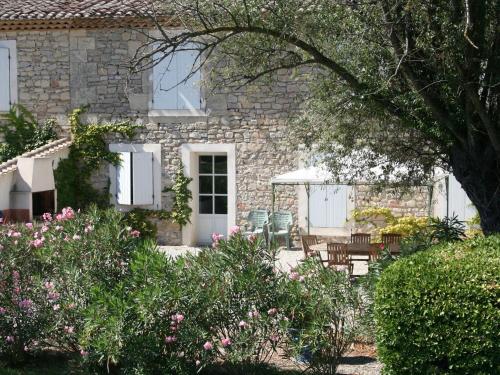 Domaine De Chaberton Maison Le Flamant Rose : Guest accommodation near Le Cailar