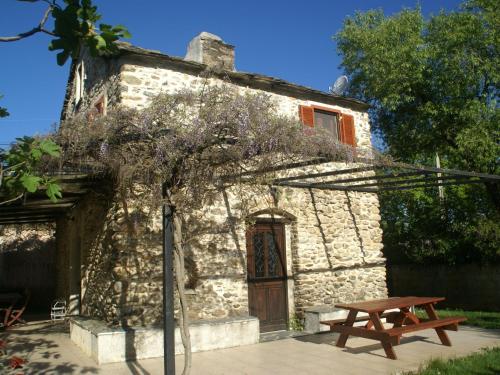 Le Vieux Pressoir : Guest accommodation near Valle-d'Orezza