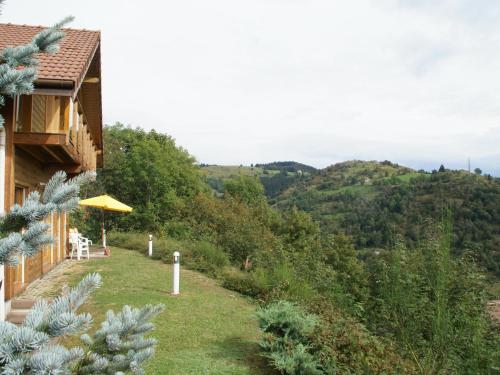 Chalet La Roche : Guest accommodation near La Bresse