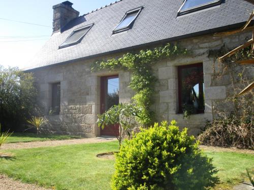 petite maison bretonne : Guest accommodation near Plouzélambre