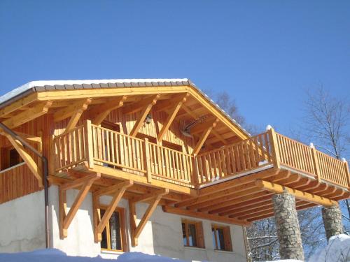 Chalet Les Chalets Des Ayes 8 : Guest accommodation near Miellin