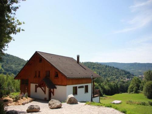 Chalet Les Chalets Des Ayes 6 : Guest accommodation near Miellin