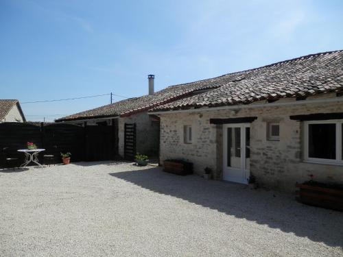Les Rosiers : Guest accommodation near Maisonnay
