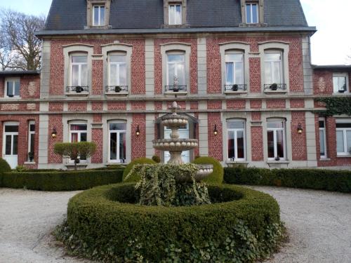Manoir le Louis XXI : Guest accommodation near Becquigny