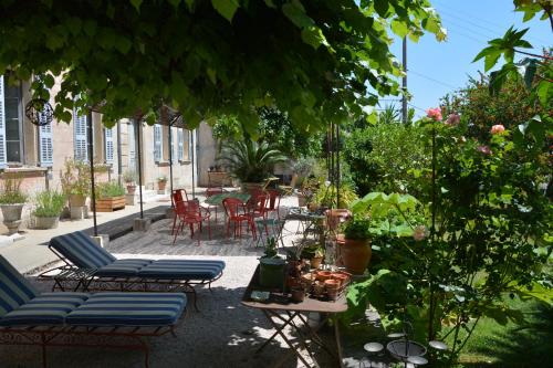 Les Passiflores : Bed and Breakfast near Grasse