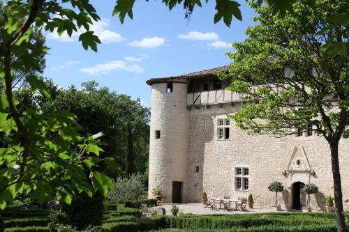Château de Mayragues : Bed and Breakfast near Saint-Beauzile