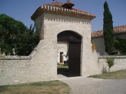 Superb Renovated House In Gascony-gers : Bed and Breakfast near Saint-Vincent-de-Lamontjoie