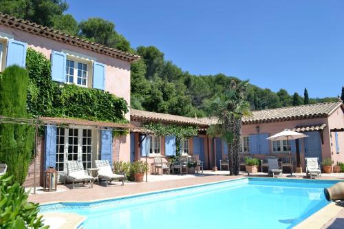 Le Mas des Cigales : Bed and Breakfast near Courmes