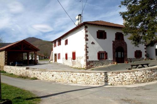 Maison Zubiatia - 3km Compostelle : Bed and Breakfast near Lecumberry