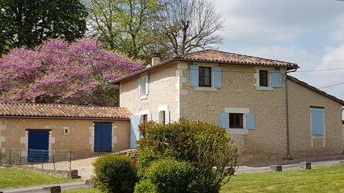 Villa Anglade : Guest accommodation near Courgeac
