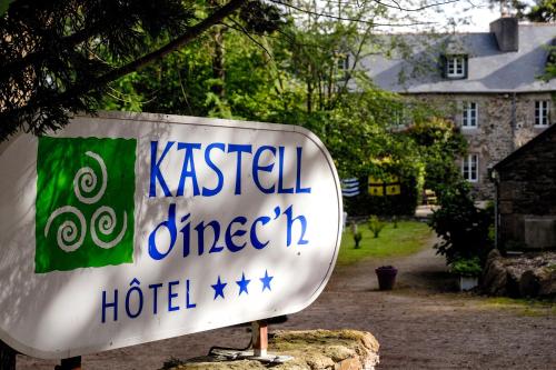 Hôtel Kastell Dinec'h : Hotel near Troguéry