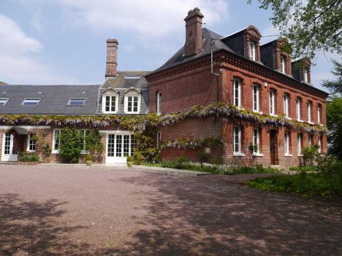 Chambres d'Hôtes et Roulottes Le Clos du Quesnay : Bed and Breakfast near Avesnes-en-Bray