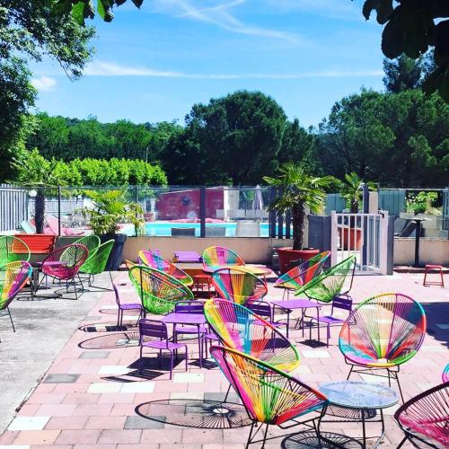 Camping Le Medieval Ardeche : Guest accommodation near Saint-Montan