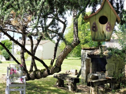 L'Atelier du grand pere : Guest accommodation near Saint-Quantin-de-Rançanne