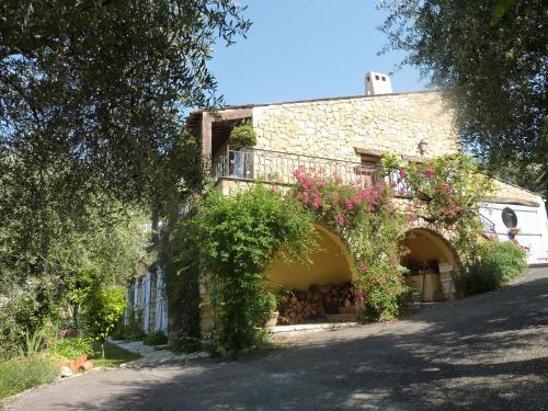 Lou Candelou B&B : Bed and Breakfast near Cipières