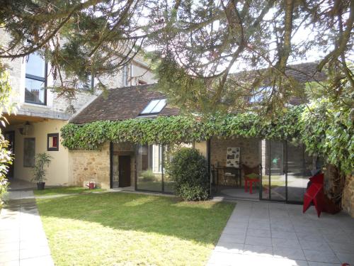 Le Nid d'Hirondelles : Bed and Breakfast near Livry-sur-Seine