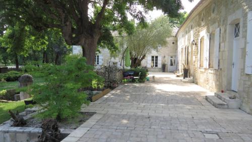 Jolysable : Bed and Breakfast near Pons