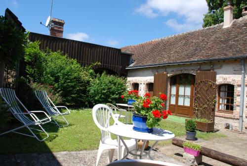 Chambres La Vallée : Bed and Breakfast near Neuvy-sur-Barangeon