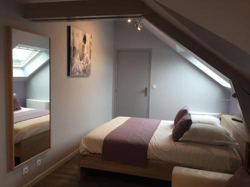 Chambre d'hôtes Take Off : Bed and Breakfast near Angé