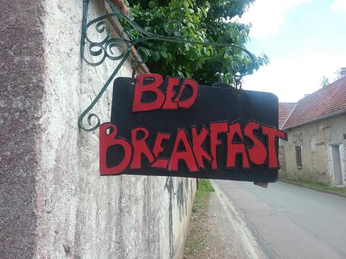 Ferme Théâtre Chapiteau : Bed and Breakfast near Mondreville