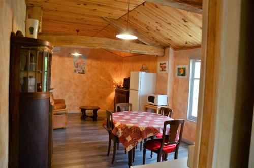 Gîte L'Oustalou : Guest accommodation near Cunac