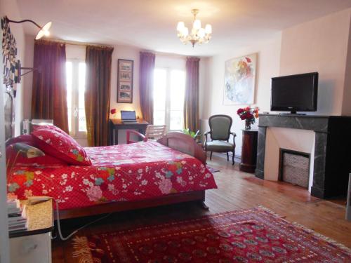 Montauban chambre d'hôtes Le 77 : Bed and Breakfast near Barry-d'Islemade