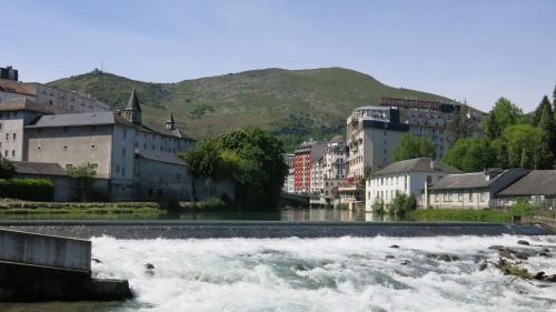 Appart'hotel le Pèlerin : Guest accommodation near Aspin-en-Lavedan