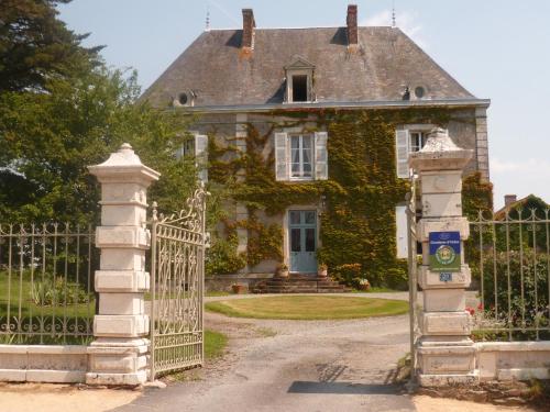 Le Logis : Bed and Breakfast near Château-Guibert