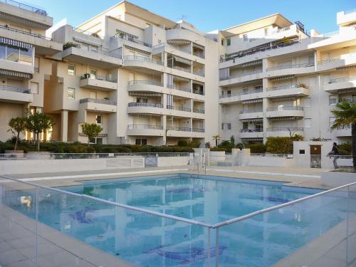 Sunny 1-Bedroom Apartment with Pool : Apartment near Fréjus
