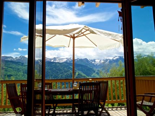 Chalet Rue des Chalets : Guest accommodation near Ignaux