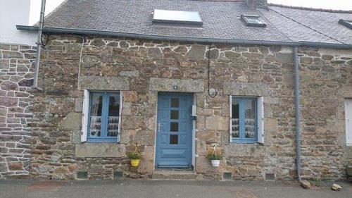 Holiday home Route de Locmaria : Guest accommodation near Plougonver