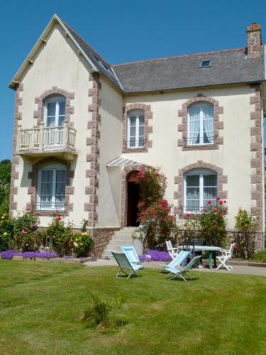 Holiday Home Rue du Cognic : Guest accommodation near Guimaëc