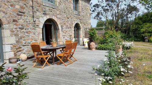 Holiday home Route du Petit Guiler : Guest accommodation near Lanmodez