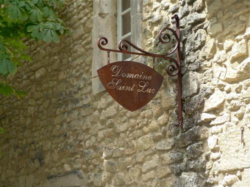 Domaine Saint Luc : Bed and Breakfast near Montségur-sur-Lauzon