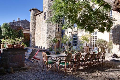 Château d'Agel chambres d'hôtes : Bed and Breakfast near Aigues-Vives