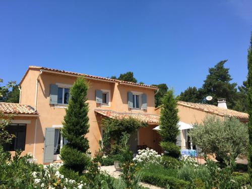 Belle maison à Roussillon : Guest accommodation near Roussillon